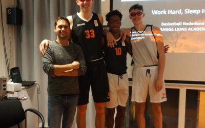 Spelers Orange Lions Academy testen speciale slaapbril