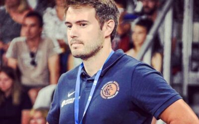 Eddy Idrizovic geeft clinic bij interland Nederland-Griekenland