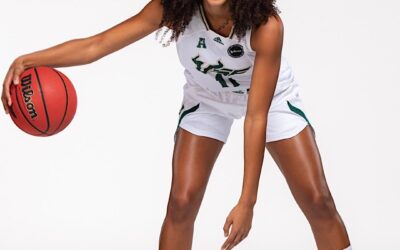 Jade Blagrove begint collegecarrière vanuit haar slaapkamer