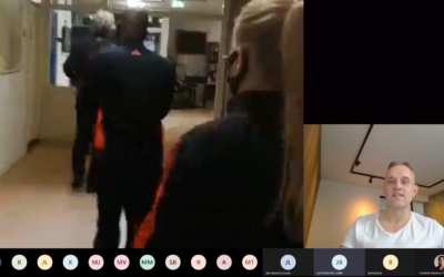 Cursisten kijken online mee over schouders van WBL-scheidsrechters