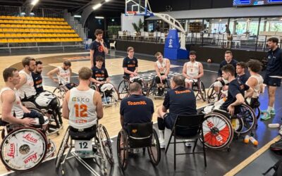 Oranje rolstoelbasketbalteams oefenen onder nieuwe coaches tegen Groot-Brittannië